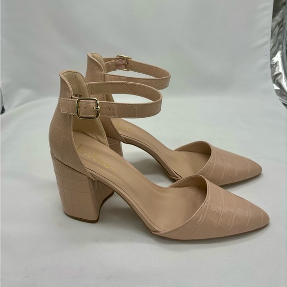NWOT Lulu's pointed tow heels color cream size 10 - Picture 4 of 8